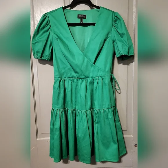 Adrianna Papell Classic Green Wrap Dress, NWOT, Size 6 - Picture 3 of 10
